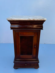 Comodino in mogano con cassetto segreto
