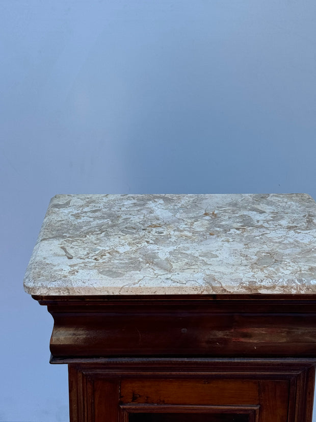 Comodino in mogano con cassetto segreto