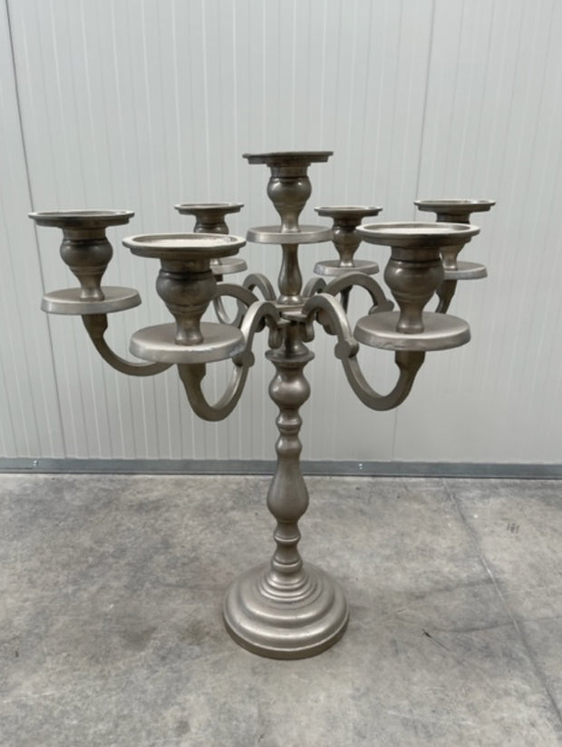 Candelabro in alluminio vintage color argento, elegante portacandele per arredamento retrò e shabby chic