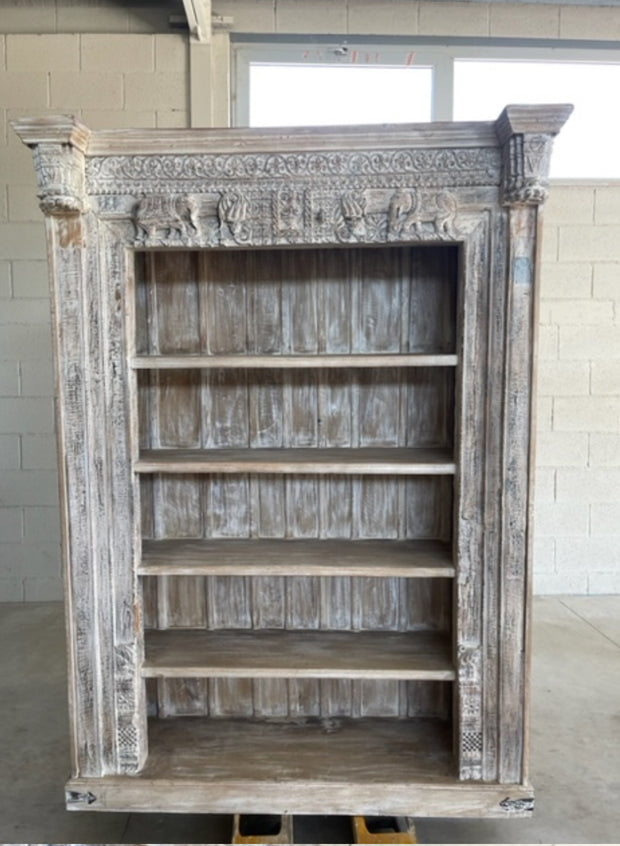 Libreria Indiana in legno massello intagliato con decorazioni di elefanti scolpiti – Mobilia60