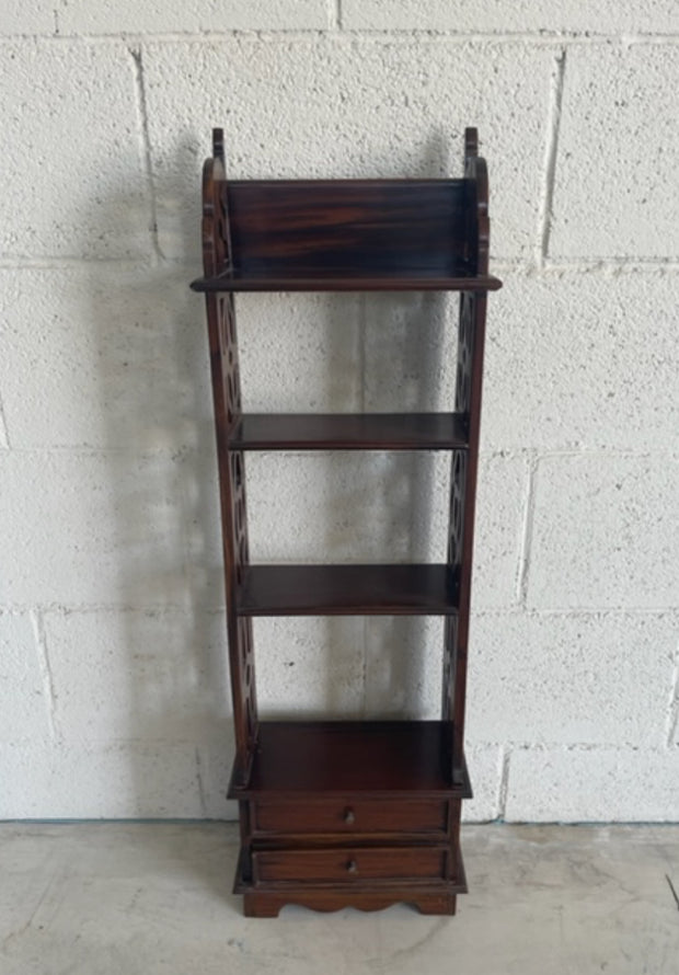 Piccola étagère in mogano dal design vintage, ideale come mobile portaoggetti decorativo per soggiorno o studio